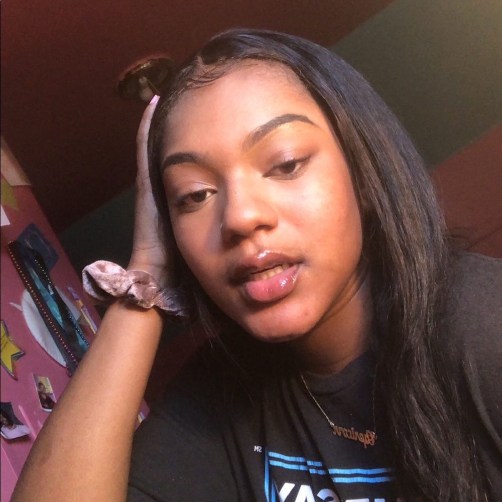 Meet your Posher, Janai